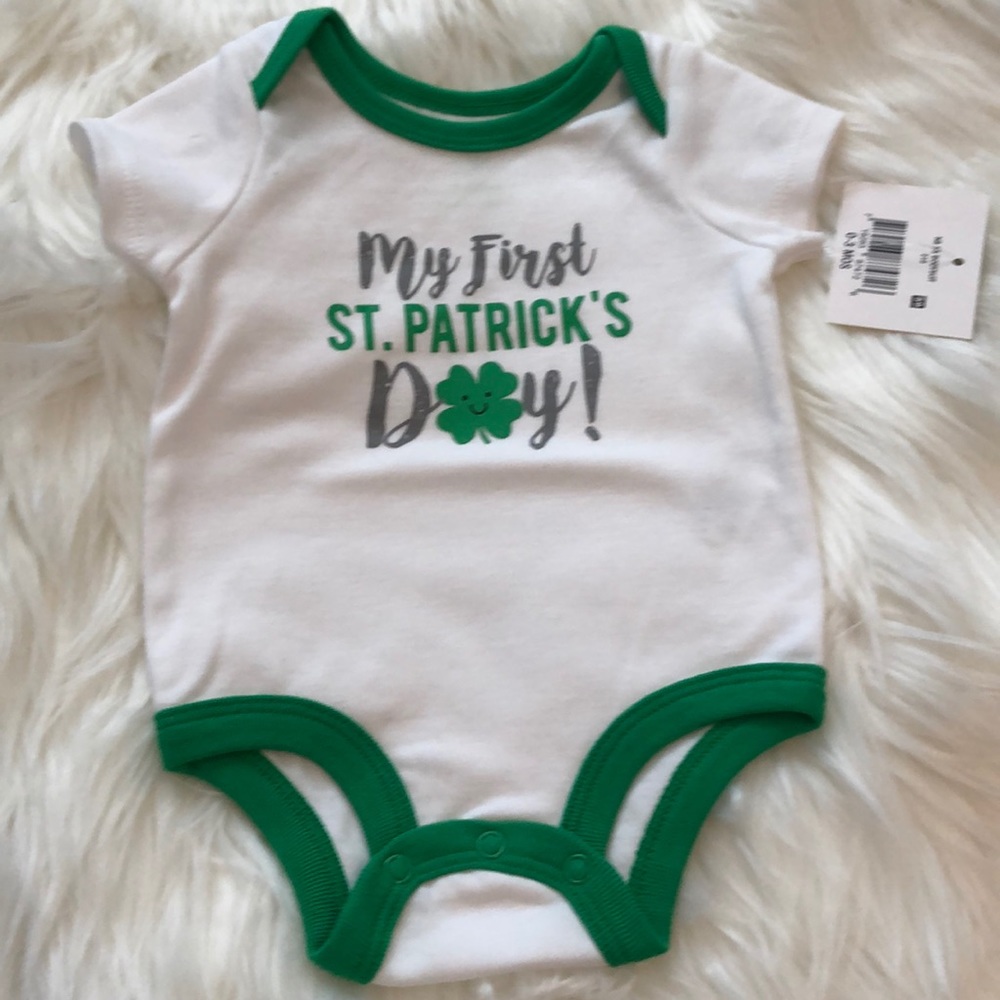 NWT St. Patrick’s Day onesie. 0-3 mo